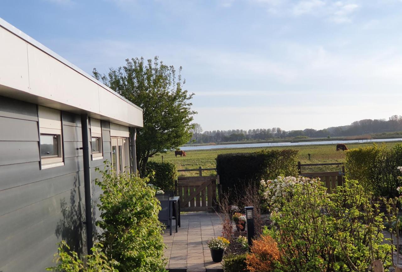 Cottage Geestmerambacht, Een Nieuw Vrijstaande Sfeervol En Landelijk Gelegen Vakantiewoning Koedijk Exteriör bild