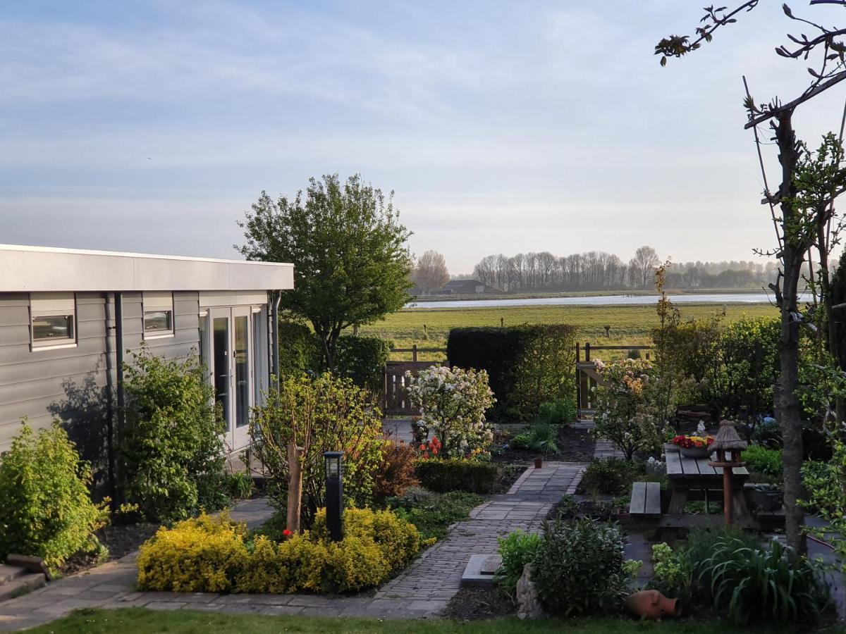 Cottage Geestmerambacht, Een Nieuw Vrijstaande Sfeervol En Landelijk Gelegen Vakantiewoning Koedijk Exteriör bild