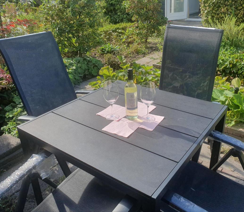 Cottage Geestmerambacht, Een Nieuw Vrijstaande Sfeervol En Landelijk Gelegen Vakantiewoning Koedijk Exteriör bild